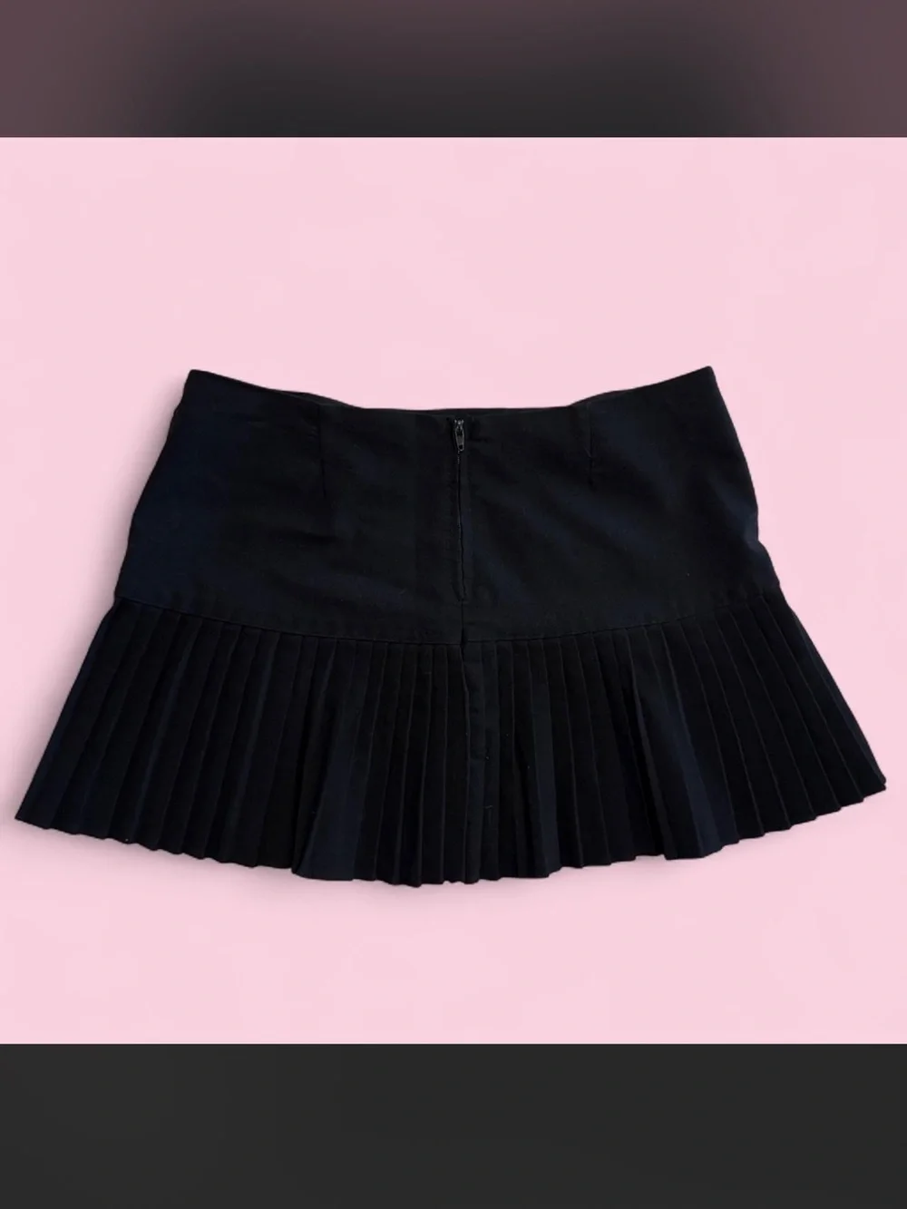 Black pleated mini skirt